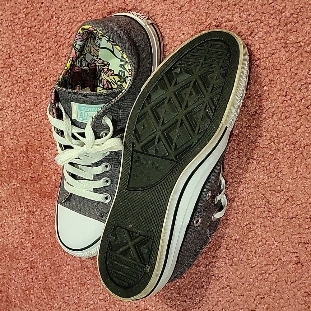 Gray converse - Picture 2 of 3